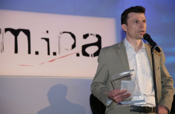 David Cooper from Midas accepts the MIPA awarded for the PRO6