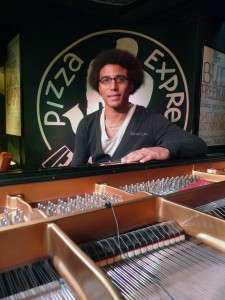 Sound engineer Luc Saint Martin with a DPA 4061 mounted inside the piano at the Pizza Express jazz club in London’s Soho