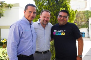 Photo : left to right is Allan Fernandez (Vari Internacional) with Medio Angular’s Juan Pablo Guzman (AKA Paul) in the centre, and Vari’s Alberto Garcia on the right.